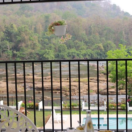 Seeheim Resorts Athirappilly Bagian luar foto