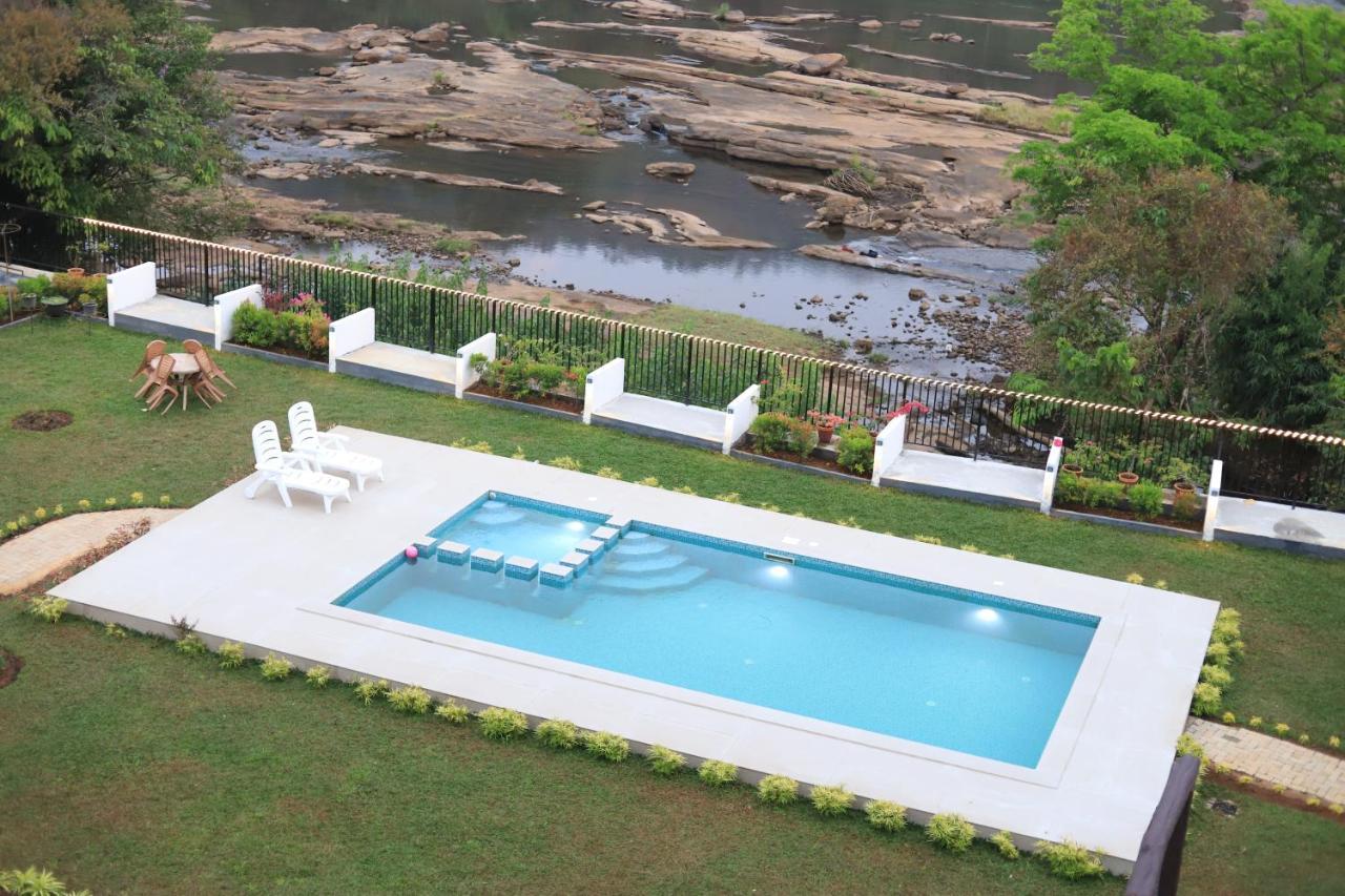 Seeheim Resorts Athirappilly Bagian luar foto