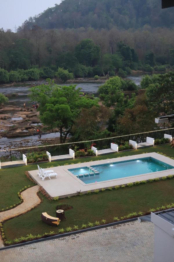 Seeheim Resorts Athirappilly Bagian luar foto