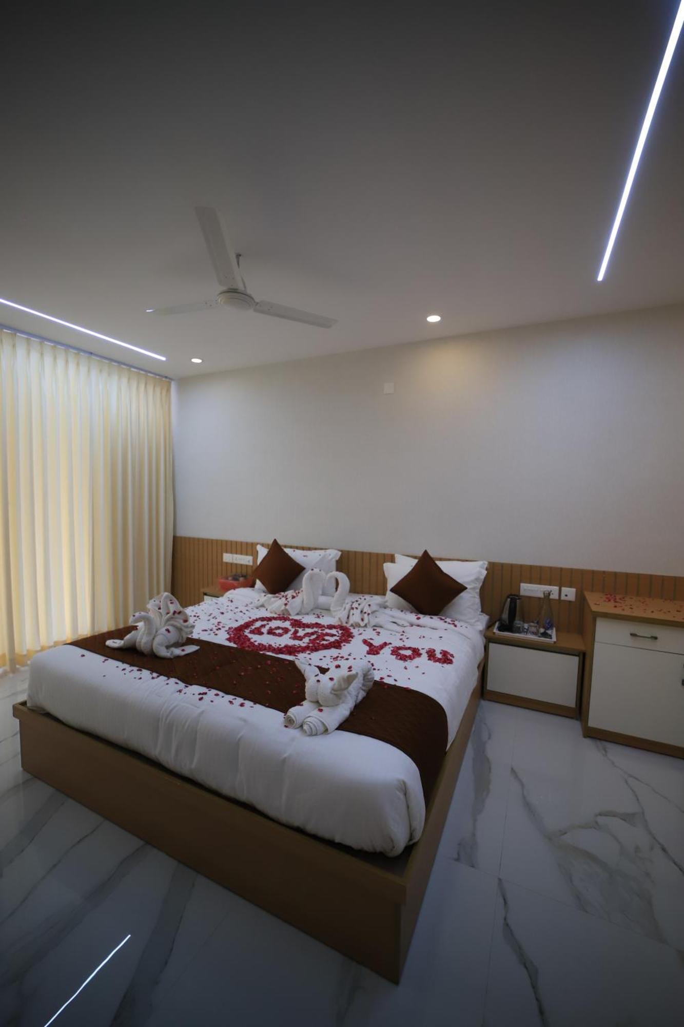 Seeheim Resorts Athirappilly Bagian luar foto